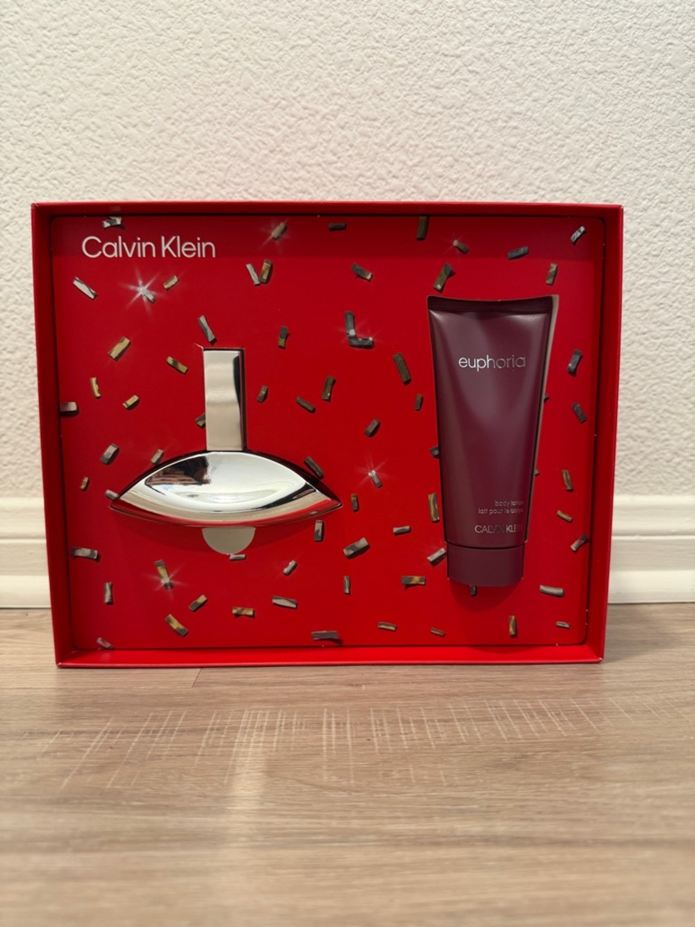 Calvin Klein Euphoria Gift Set in Red and Silver